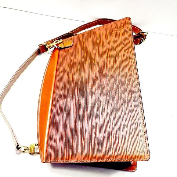 Louis Vuitton Epi Shoulder Bag - Picture 6 of 6